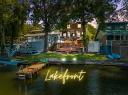 Rock N’ Roll Lake Haus | Lakefront, Kayaks, Decks - Holiday Home - Image 3