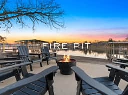 7 Bedroom Lakefront w/ Heated Pool & Hot Tub - Holiday Home - Image 3