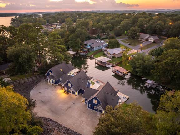 3 Lakefront Homes | Pools | Game Rooms | Sleeps 36 - Image 2