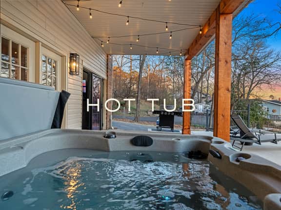 7 Bedroom Lakefront w/ Heated Pool & Hot Tub - Holiday Home - Image 4
